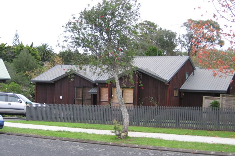 Photo of property in 26 Lastel Place, Shelly Park, Auckland, 2014