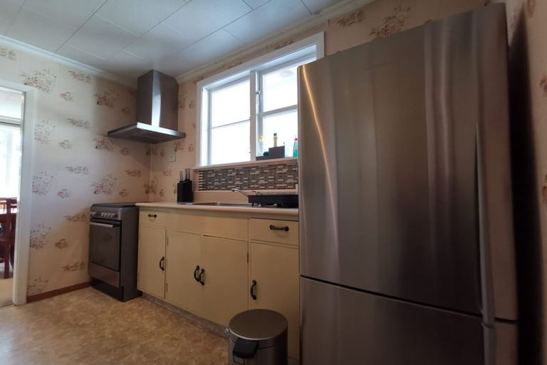 Photo of property in 219 Cambridge Terrace, Naenae, Lower Hutt, 5011