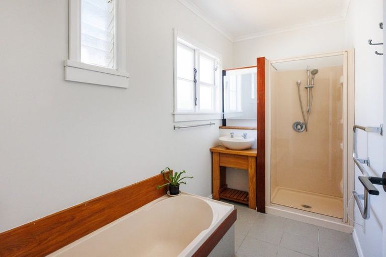 Photo of property in 296 Ruahine Street, Terrace End, Palmerston North, 4410