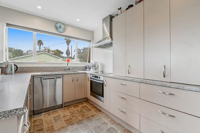 Photo of property in 1031 Whangaparaoa Road, Tindalls Beach, Whangaparaoa, 0930