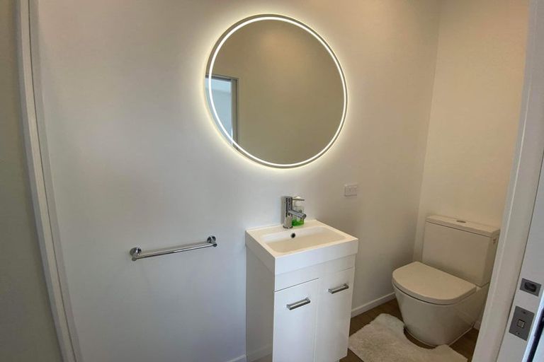 Photo of property in 1/60 Hepburn Road, Glendene, Auckland, 0602