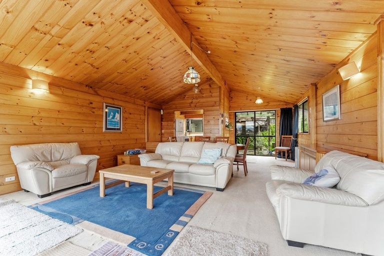 Photo of property in 2/25 Beach Road, Manly, Whangaparaoa, 0930