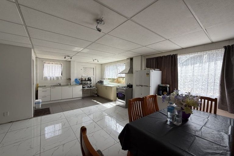 Photo of property in 39 Laburnum Road, New Windsor, Auckland, 0600