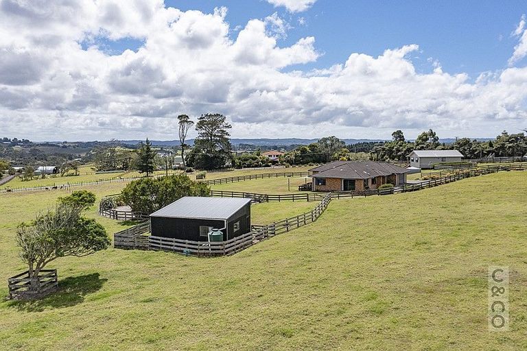 Photo of property in 118 Cottle Road, Taupaki, Henderson, 0782