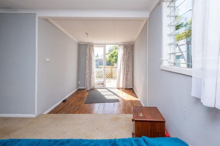 Photo of property in 6 Julian Street, Eltham, 4322
