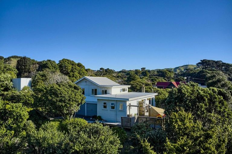 Photo of property in 5 Te Pari Pari Road, Pukerua Bay, 5026