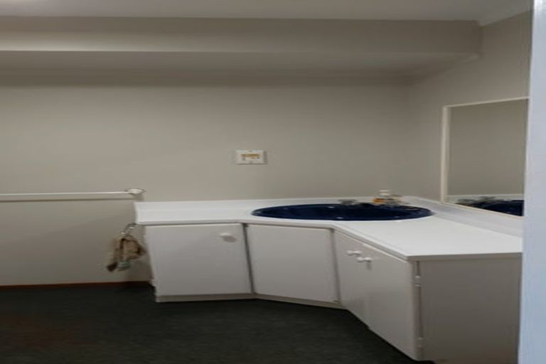 Photo of property in 24 Shearwater Street, One Tree Point, 0118