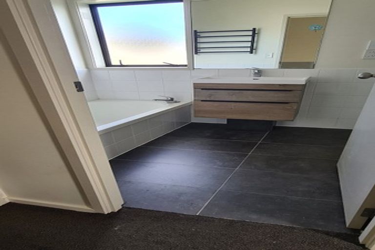 Photo of property in 12 Barnea Circle, Glen Eden, Auckland, 0602