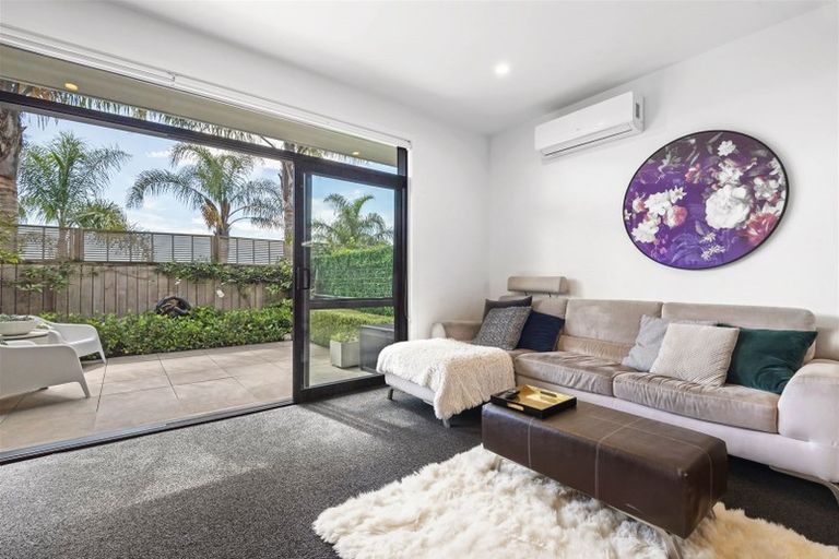Photo of property in 6/50 Ocean View Road, Northcote, Auckland, 0627