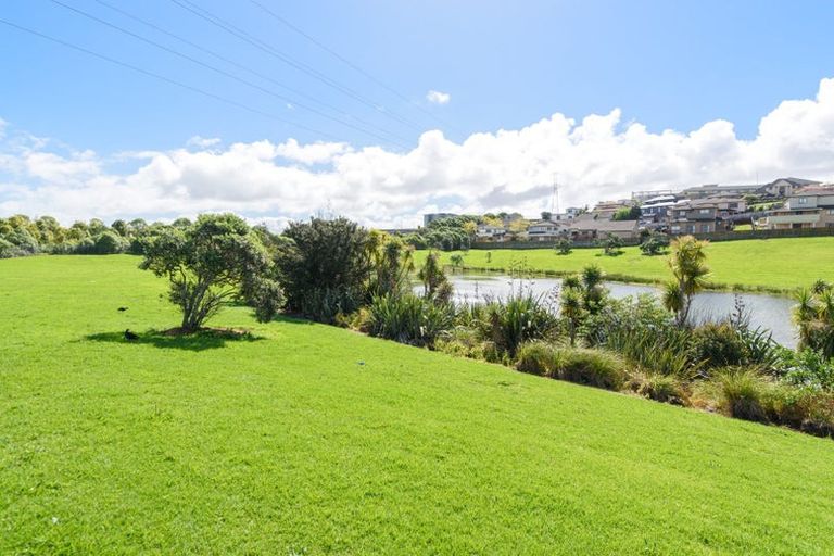 Photo of property in 12 Mediterranean Way, Goodwood Heights, Auckland, 2105