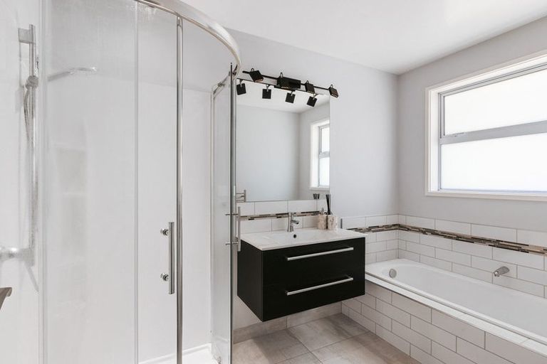 Photo of property in 266 Lakes Boulevard, Pyes Pa, Tauranga, 3112