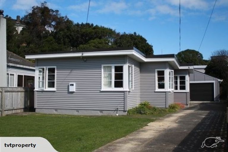 Photo of property in 76 Strathmore Avenue, Strathmore Park, Wellington, 6022