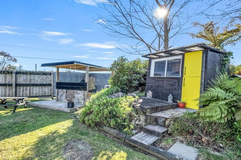 Photo of property in 37 Kawaha Point Road, Fairy Springs, Rotorua, 3015