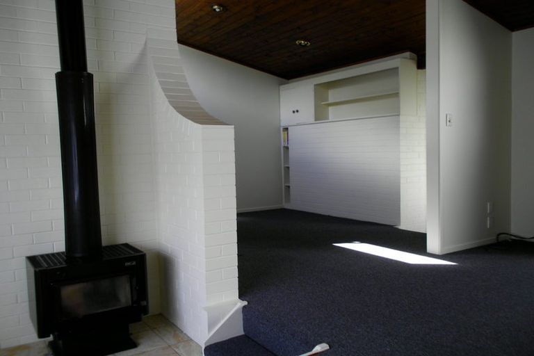 Photo of property in 2/21 Howard Road, Northcote, Auckland, 0627