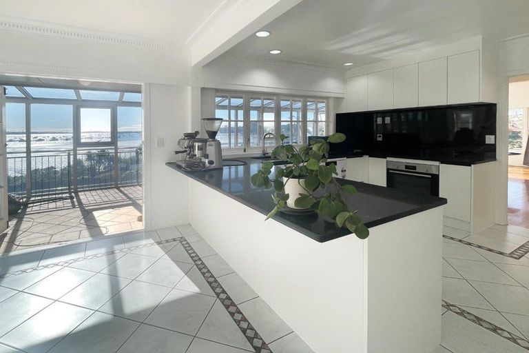 Photo of property in 30 Tamaki Bay Drive, Pakuranga, Auckland, 2010