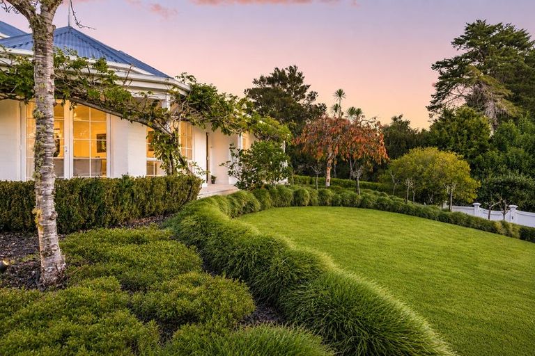 Photo of property in 1 Almond Grove, Greenhithe, Auckland, 0632