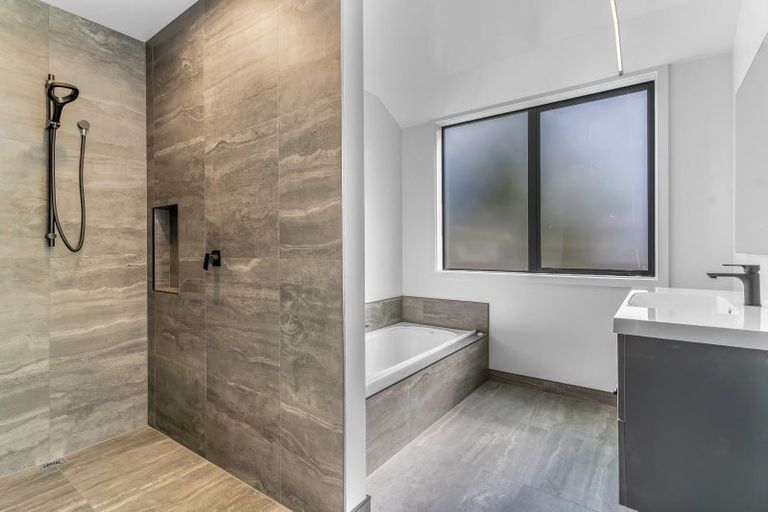 Photo of property in 33 Home Street, Winton, 9720