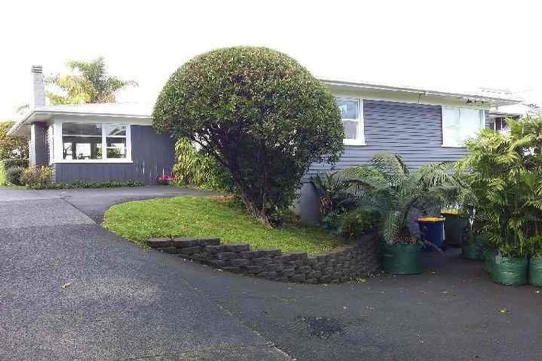 Photo of property in 17 Beach Road, Castor Bay, Auckland, 0620