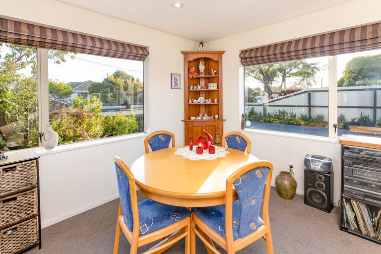 Photo of property in 1/4 Daniels Road, Redwood, Christchurch, 8051