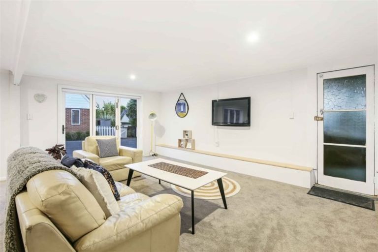 Photo of property in 2/5 Elderwood Lane, Belmont, Auckland, 0622