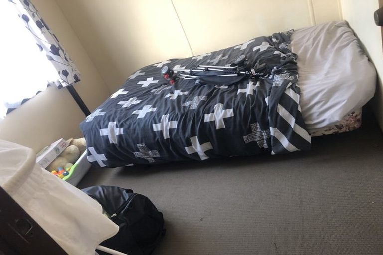 Photo of property in 2/15 Barneys Farm Road, Clendon Park, Auckland, 2103