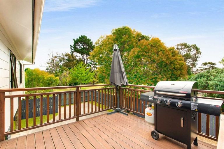 Photo of property in 2/123 Millbrook Road, Sunnyvale, Auckland, 0612