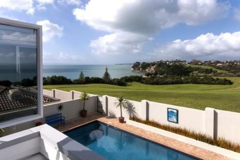 Photo of property in 17 Quedley Court, Eastern Beach, Auckland, 2012
