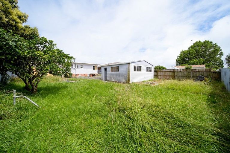 Photo of property in 15 Mckean Avenue, Manurewa, Auckland, 2102