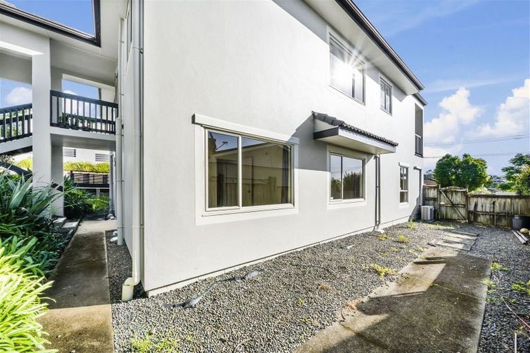 Photo of property in 2/57 Gladstone Road, Northcote, Auckland, 0627