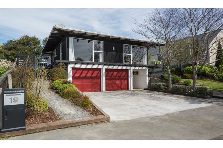 Photo of property in 19 Highfield Place, Avonhead, Christchurch, 8042