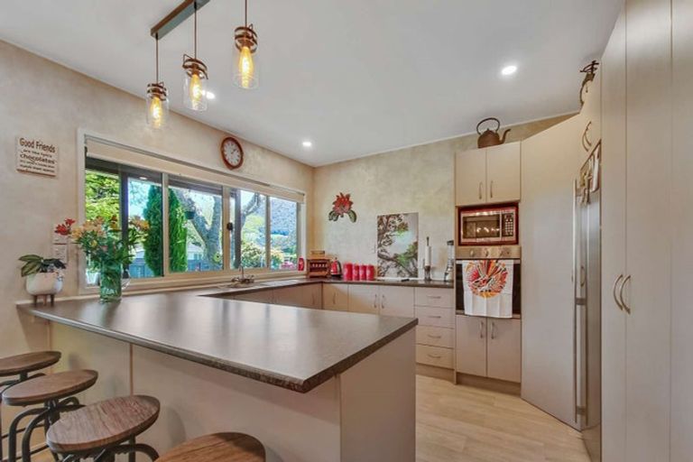 Photo of property in 1 Kamahi Place, Pukehangi, Rotorua, 3015