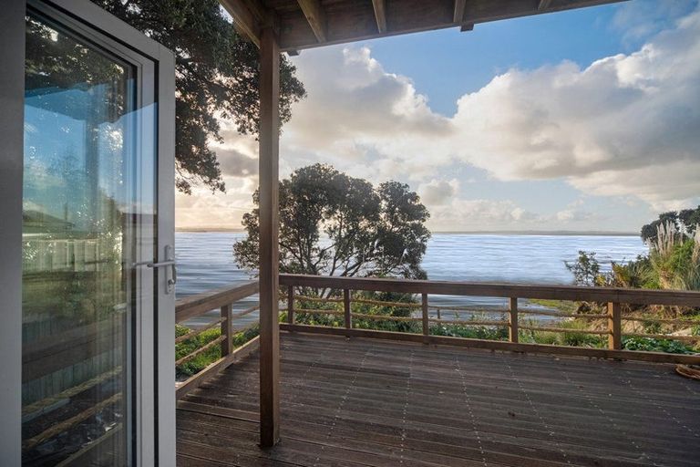 Photo of property in 15 Torkar Road, Clarks Beach, 2122