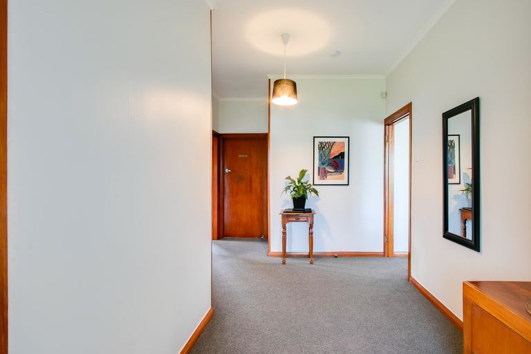 Photo of property in 8 Anzac Avenue, Onekawa, Napier, 4110