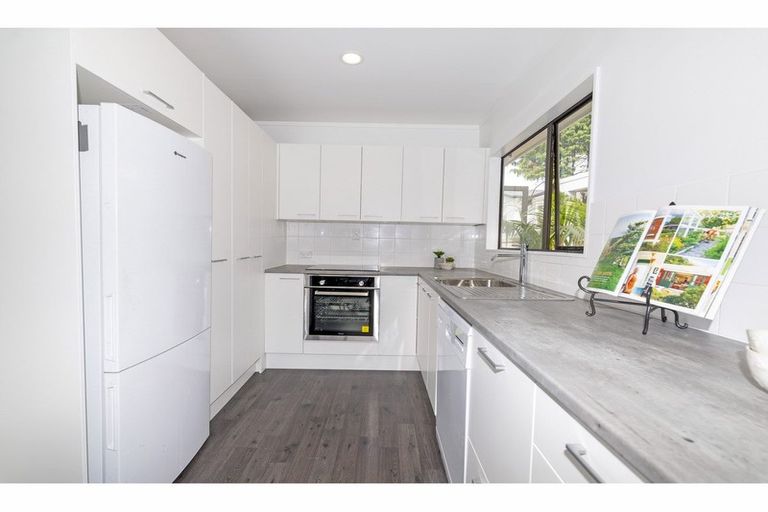 Photo of property in 1/111 Lincoln Park Avenue, Massey, Auckland, 0614