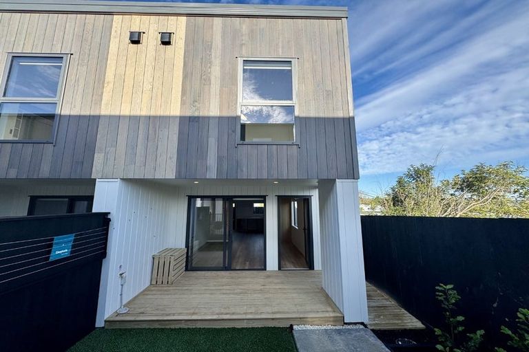 Photo of property in 11/506 Glenfield Road, Bayview, Auckland, 0629