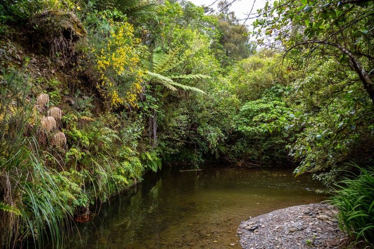 Photo of property in 1789 State Highway 2, Kaitoke, Upper Hutt, 5018