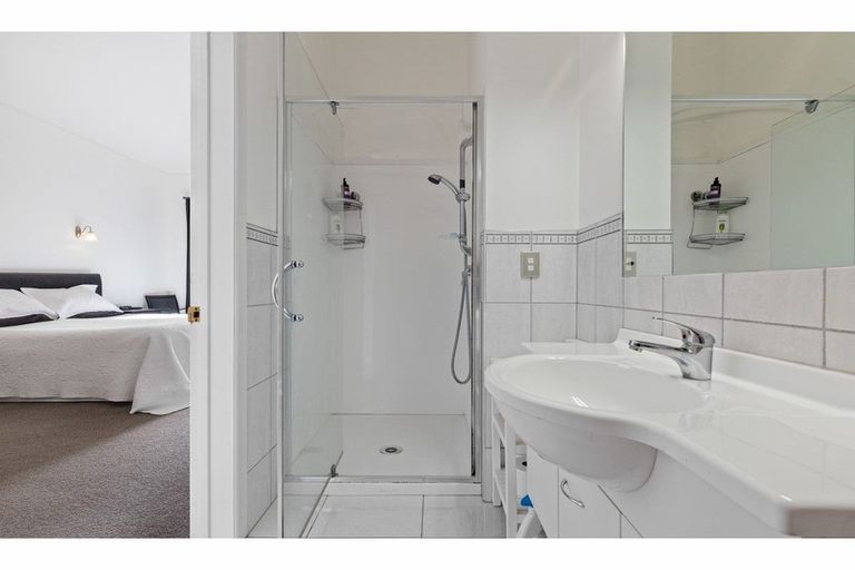 Photo of property in 72 Hermitage Road, Waiuku, 2682