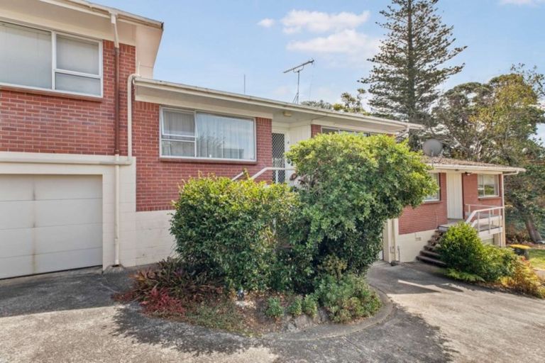 Photo of property in 4/28 Uxbridge Road, Mellons Bay, Auckland, 2014