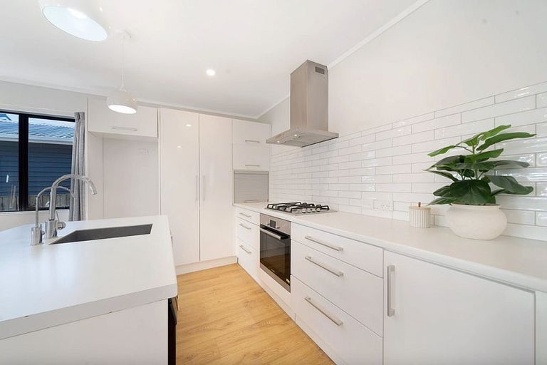 Photo of property in 1/134 Mcleod Road, Te Atatu South, Auckland, 0610