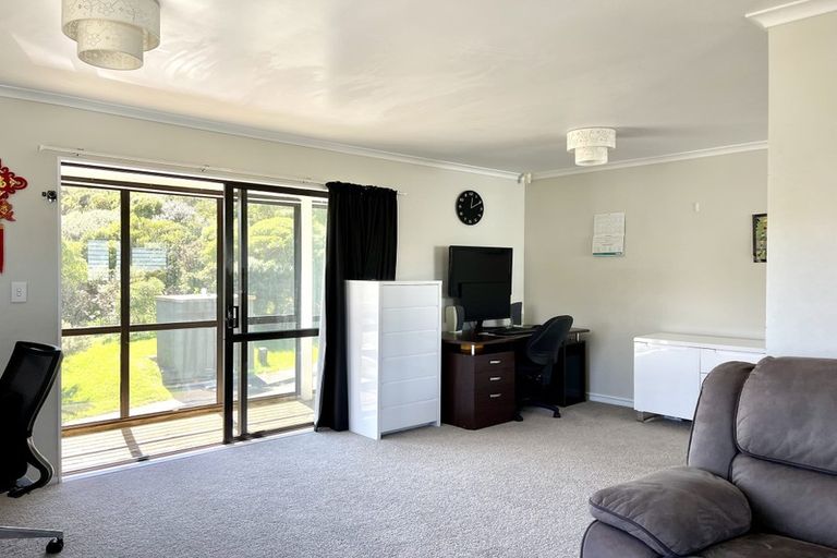 Photo of property in 100 Frobisher Street, Island Bay, Wellington, 6023