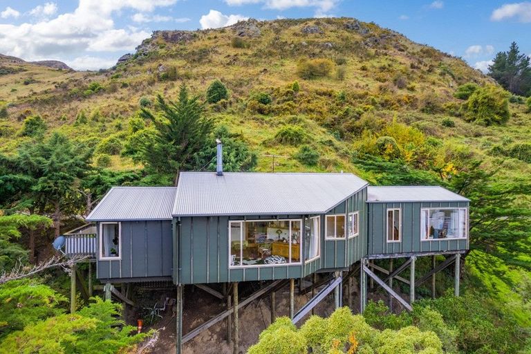Photo of property in 15 Harmans Road, Lyttelton, 8082