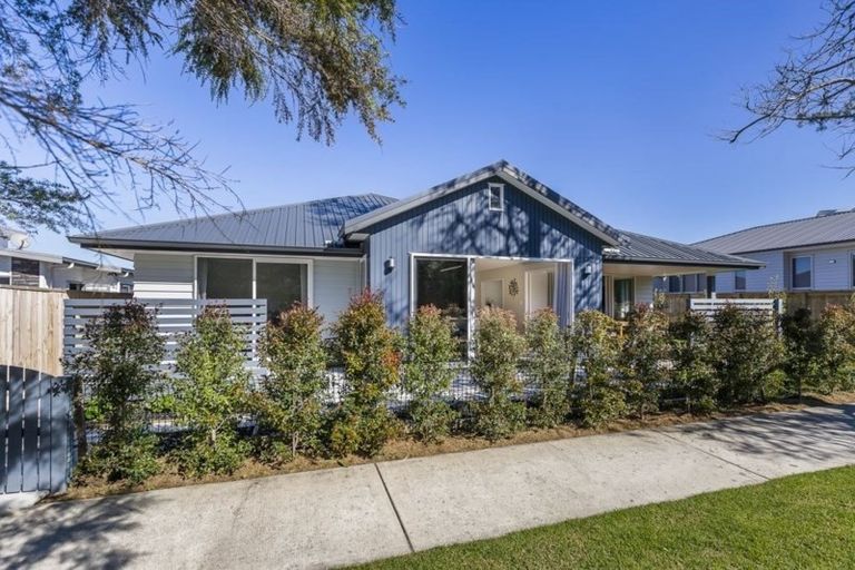 Photo of property in 16 Trevally Place, Snells Beach, 0920