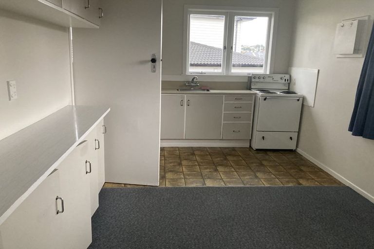 Photo of property in 15 Stamford Park Road, Mount Roskill, Auckland, 1041