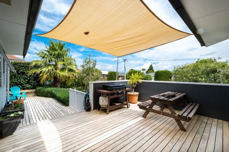 Photo of property in 6 Boler Place, New Lynn, Auckland, 0600