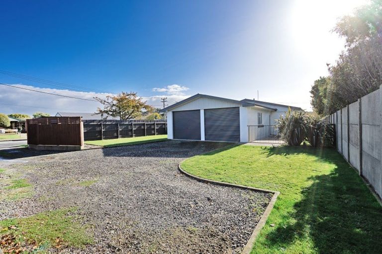 Photo of property in 27 Holloway Street, Waikiwi, Invercargill, 9810