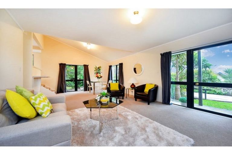 Photo of property in 2/16 Ebony Place, Massey, Auckland, 0614