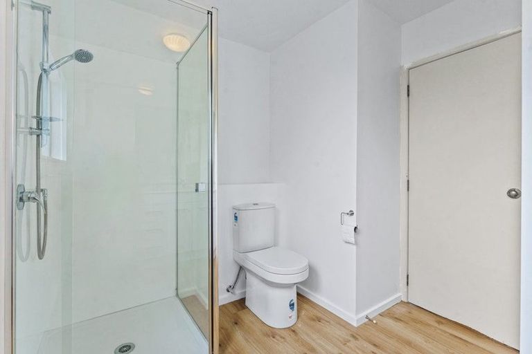 Photo of property in 3/14 Wernham Place, Northcote, Auckland, 0626