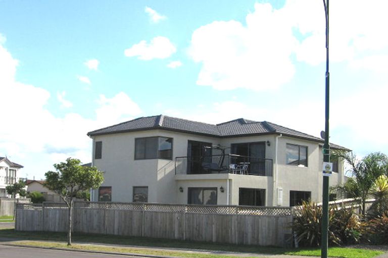 Photo of property in 30 Waimanu Bay Drive, Te Atatu Peninsula, Auckland, 0610