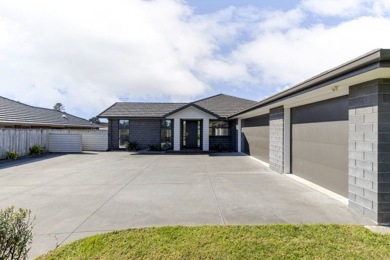 Photo of property in 10 Masters Lane, Waitara, 4320