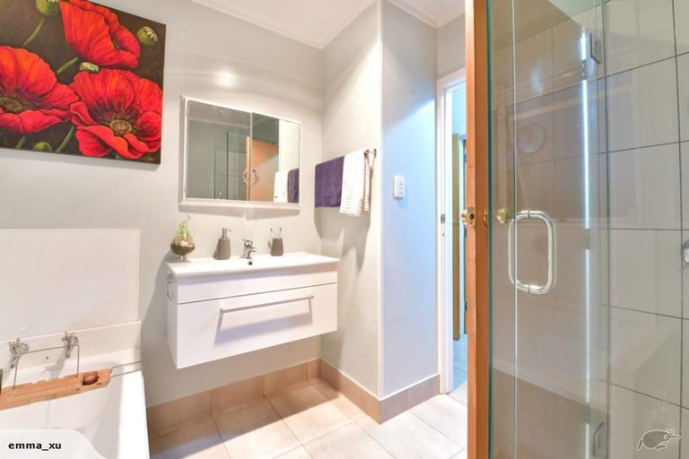 Photo of property in 5 Mayfair Crescent, Mairangi Bay, Auckland, 0630